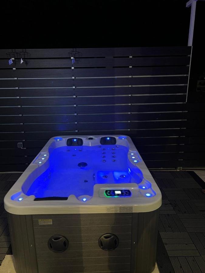 Loft Spa Greece - Enjoy Our Jacuzzi Kalamáta Eksteriør bilde