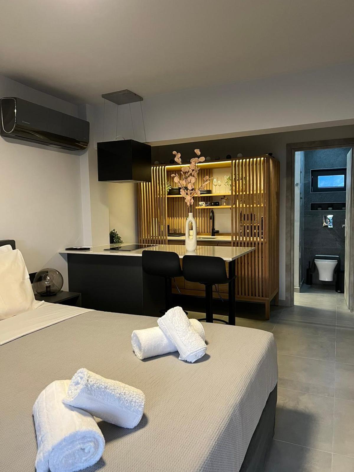 Loft Spa Greece - Enjoy Our Jacuzzi Kalamáta Eksteriør bilde